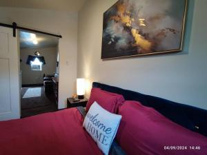 Zen Haven 5- Close to Downtown Indy- Queen Bed