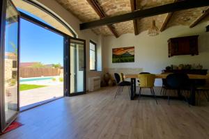 Maisons de vacances The winegrower- Swimming pool bowling alley and air conditioning ! : photos des chambres