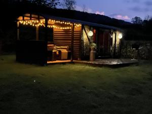 Transformed Railway Wagon- Sleeps2-Garden-Firepit