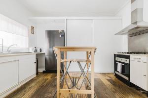 Yarraville Garden Large home with yard and parking