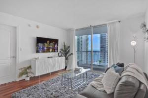 Cozy 1Bed 1Bath Overlooking Brickell Skyline