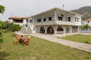 Arches - 4hvězdičkové hotely ve městě Agria