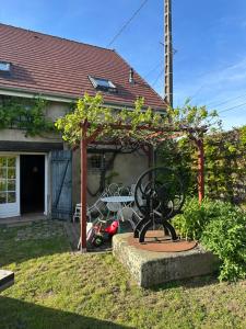 Chaleureuse maison rustique, vue vestige romain