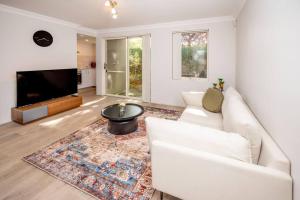 Urban Retreat CBD Perth House 4BR 3BA 2PK SLEEP 8!