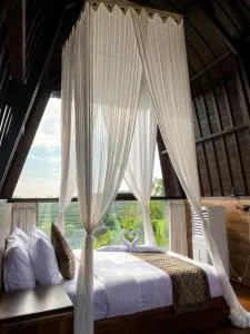 Tori Klumpu, 3 BR artistic villa, dual views near Ubud - Siyut