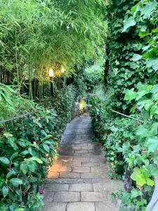 Giardino dei Giganti, 5 minute walk to the subway B