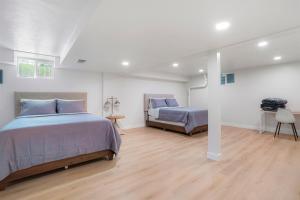 Large Home, 2 Living Rooms, Great for FamilyPets!