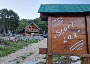 Off-grid house Majstori - 3hvězdičkové hotely ve městě Cetinje