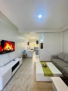 Meru modern living bnb 1bdr and 2bdr - Korbessa