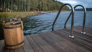 PRZYSTAŃ WYGONIN knéżka i wino