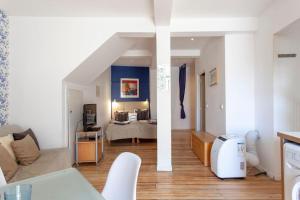 Alfama III - French balcony and smart check-in