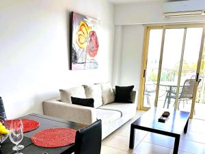 ELYSIA PARK - 2 BED SEAVIEW APT - 4hvězdičkové hotely ve městě Pafos