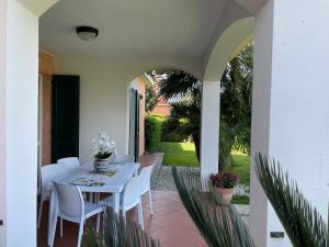 Villa I Giardini del Conero con ombrellone in spiaggia