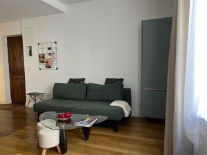 Cosy Appartement Lyon Valmy - parking