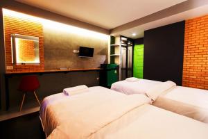 Coconut budget & boutique