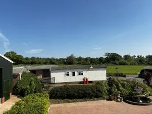 2 Bed Chalet on working farm - Uffculme