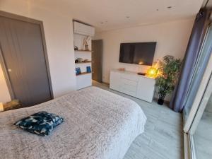 Marina Exceptionnelle - 8 pers - 120 m2 vue mer - Suites Parentales - Cinéma - Ponton