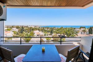 Apartment Carina mit wunderschönen Meerlblick - 4hvězdičkové hotely ve městě Armação de Pêra