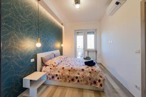 GuestHost - Lungomare Sea View Modern Apartment with Balcony!