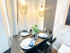 Hyde Park Comfortable Two Bedroom Apartment