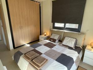 Porto - luxury penthouse, pool, walk to the beach