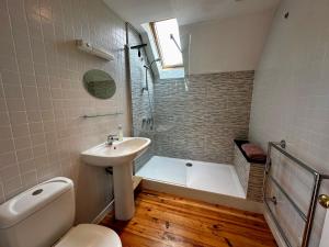 Farm Cottage with wood-fired Hot Tub