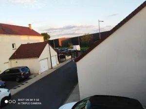 Room to share in a house close to the Olympic Games (Possibility for you to rent the whole house if you prefer) - 加尔热莱戈内塞