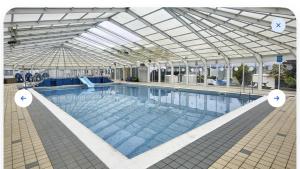 Caravan - Sleeps 6 - Pets Ok - Parking