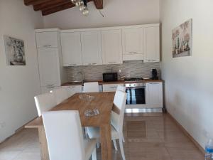 VILLETTA LE PAVANE ISOLA DELBA