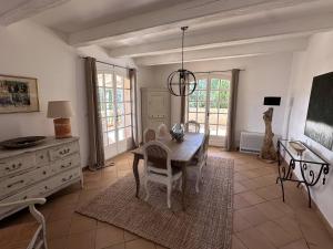 Maison avec Piscine Privée, Climatisation et Vue Mer - FR-1-768-69