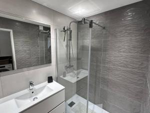 Maisonnette rénovée avec piscines, clim et wifi aux Issambres - FR-1-768-33