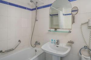 Coastal escapeFamily-Friendly 2-BR with seaview