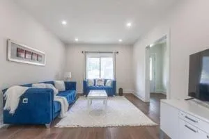 Cozy, Fully Renovated Home Near Lake- Lorne Park - Erindale