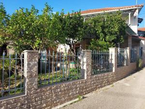 Traditional Stone House-Ideal for families