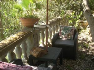 CHAMBRE INDEPENDANTE climatisée, cuisine dété, piscine