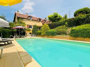 Maisons de vacances House with swimming pool, sleeps 12 : photos des chambres