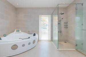 12 Trần Phú, Bãi Trước