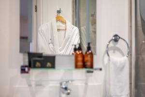 Exclusive New City Center Designer Mews Home