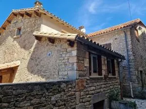 Gîte la maisonnette avec belle vue à St Rome de Tarn - Candas