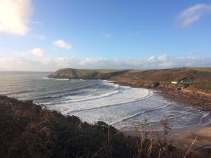 Escape to Pembrokeshire - charming spacious cottage