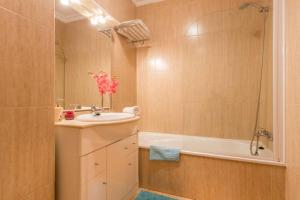 Casa Azul, Fast WI-FI, Airco, Pool & BBQ near The Beach Praia da Rocha