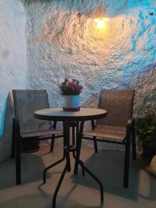 PENELOPE garden house old town