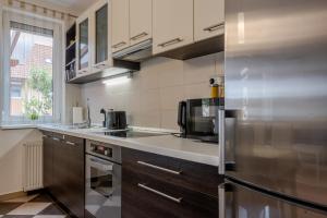 Six Corners - Sunny Corner