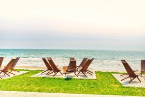 The Long Beach Resort - Beachfront Cottages & Townhouse Suites