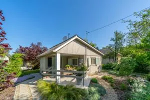 Zöld Ajtós Ház - Pákozd