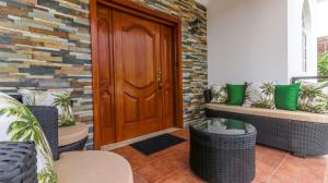 Spacious 3BR APMT- smart speakers Airport transfer