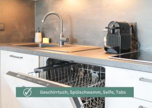 Tropical Apartment - für Freunde & Familien, stadtnah, Parkplatz, E-Ladestation, Gitterbox für Fahrräder, Fitnessstudio, digitale Gästemappe mit Restaurant- und Unternehmenstipps