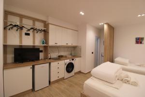 Reni Risi Deluxe Studio