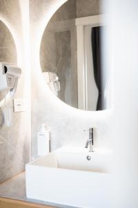 New Elegance Suites Guesthouse img69