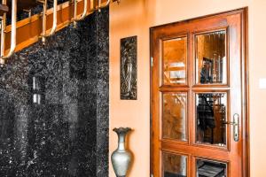 2 Levels 2br 2btr Separate Kitchen Ac